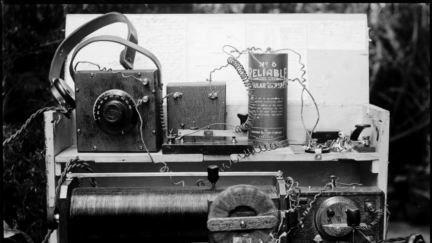 A mechanical home-made old radio